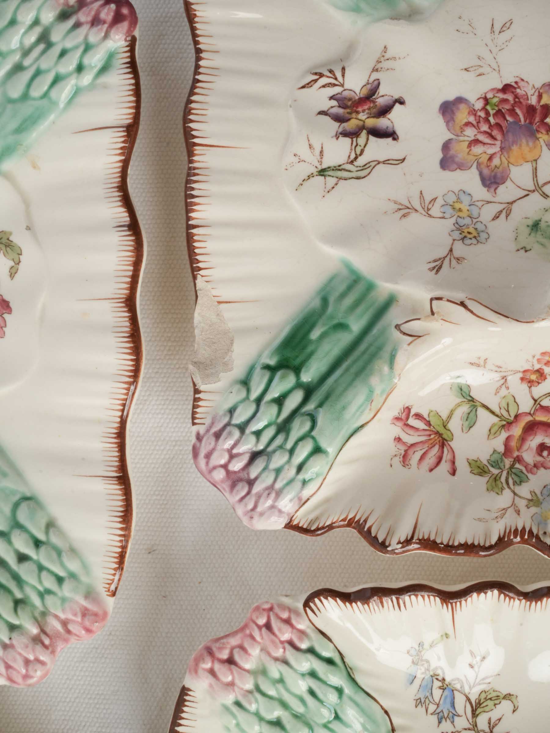 Set of Six Longchamp Terre de Fer Asparagus Serving Plates, Circa 1900 - 9¾"