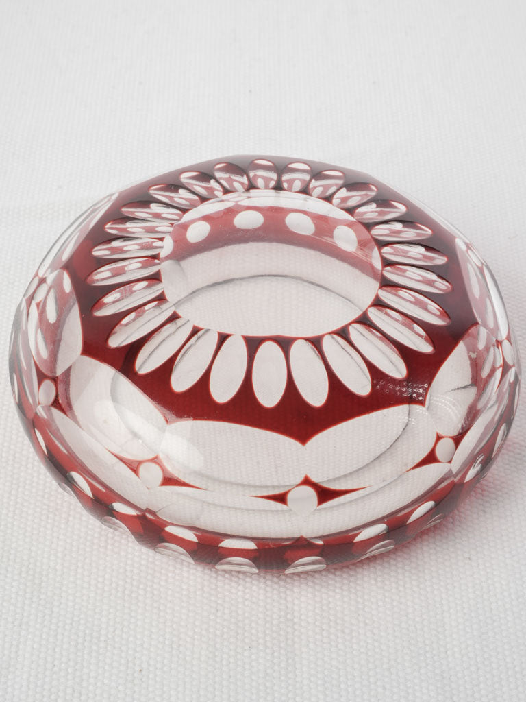 Stylish thumbprint lens ashtray