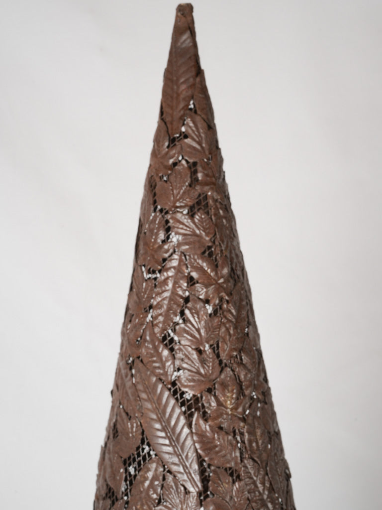 Traditional crafted leafy iron lamp
