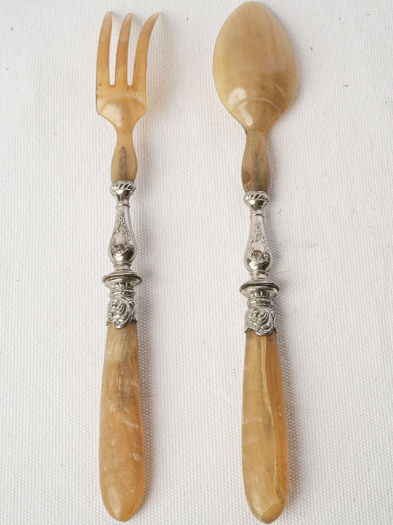 Smooth ovoid handle serving tools