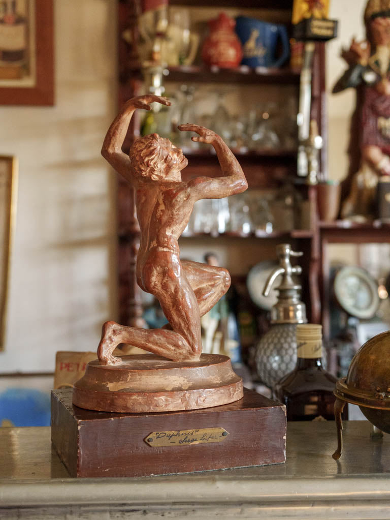 Charming classical hero sculpture