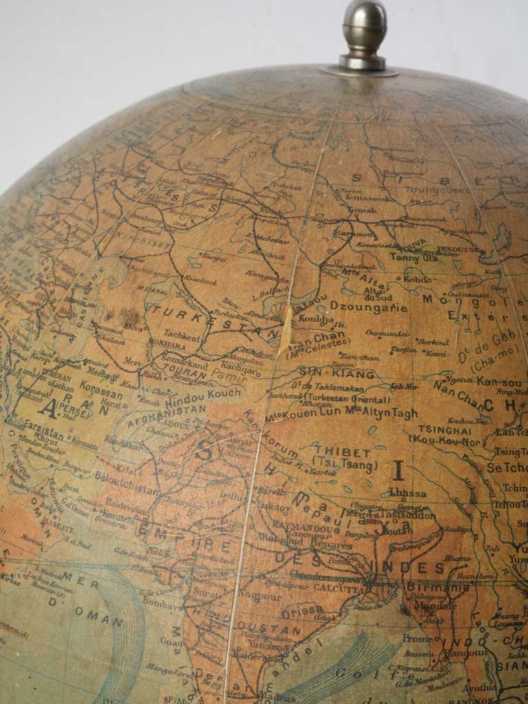 Streamlined design globe