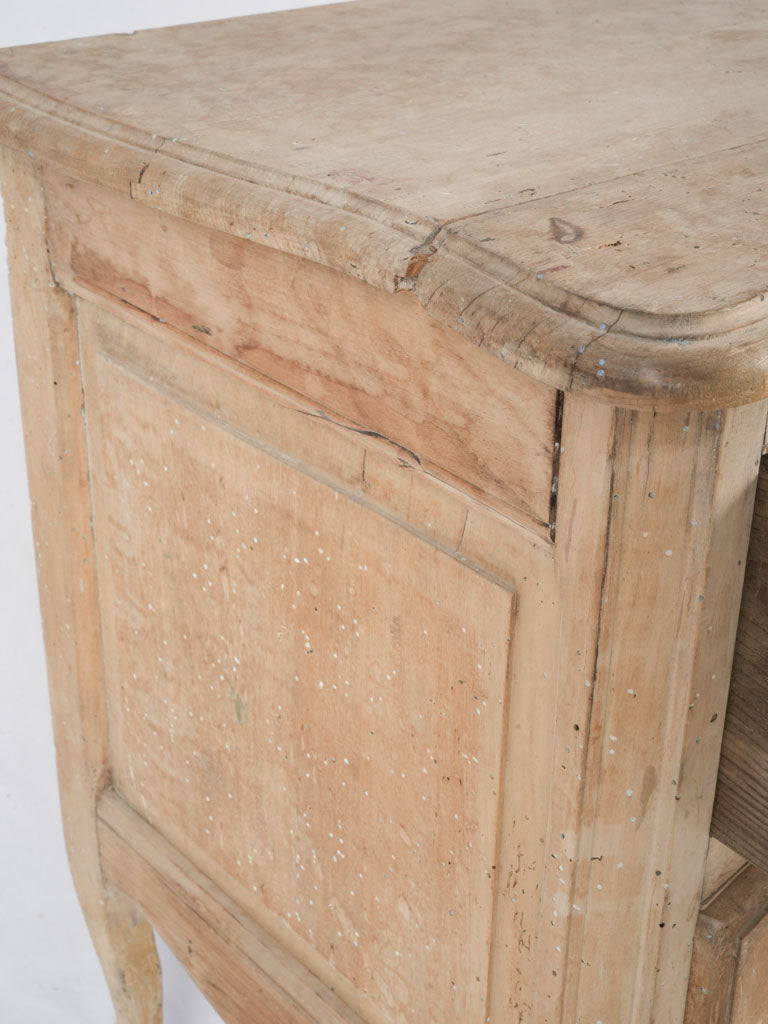 Elegant neutral-finish dresser