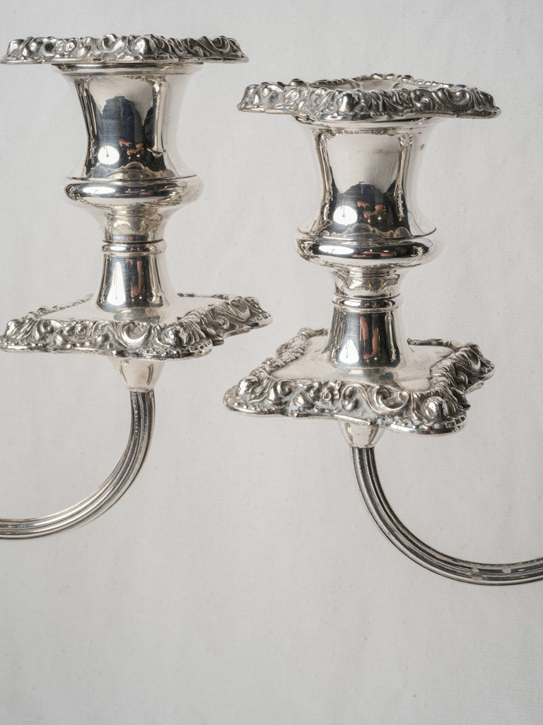 Refined three-light decorative candelabra