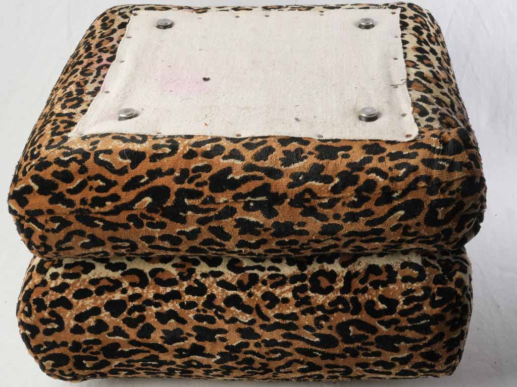 Luxurious lounge-style poufs  