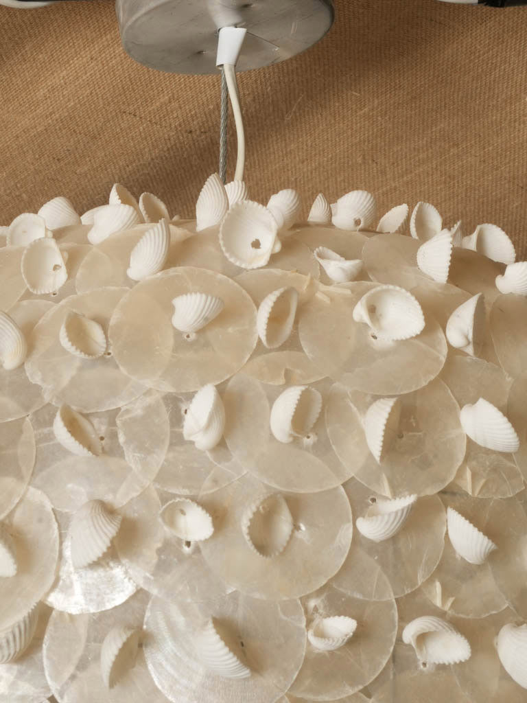 Graceful refined hanging lanterns  