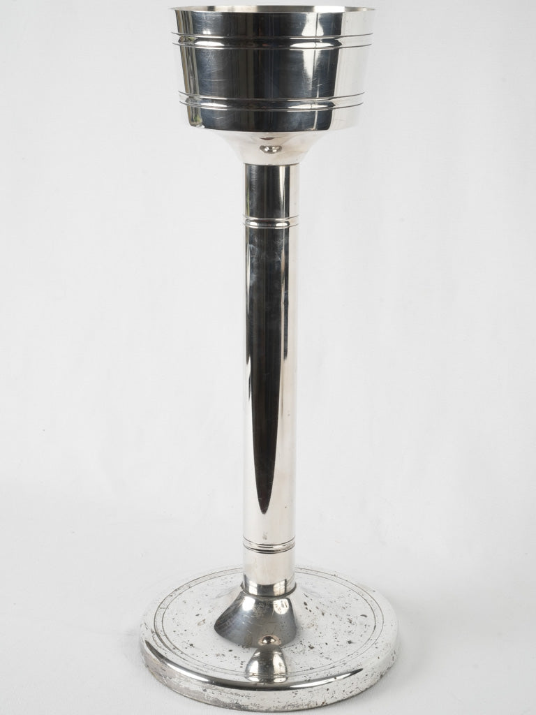 Weighted ribbed silver-plated champagne holder