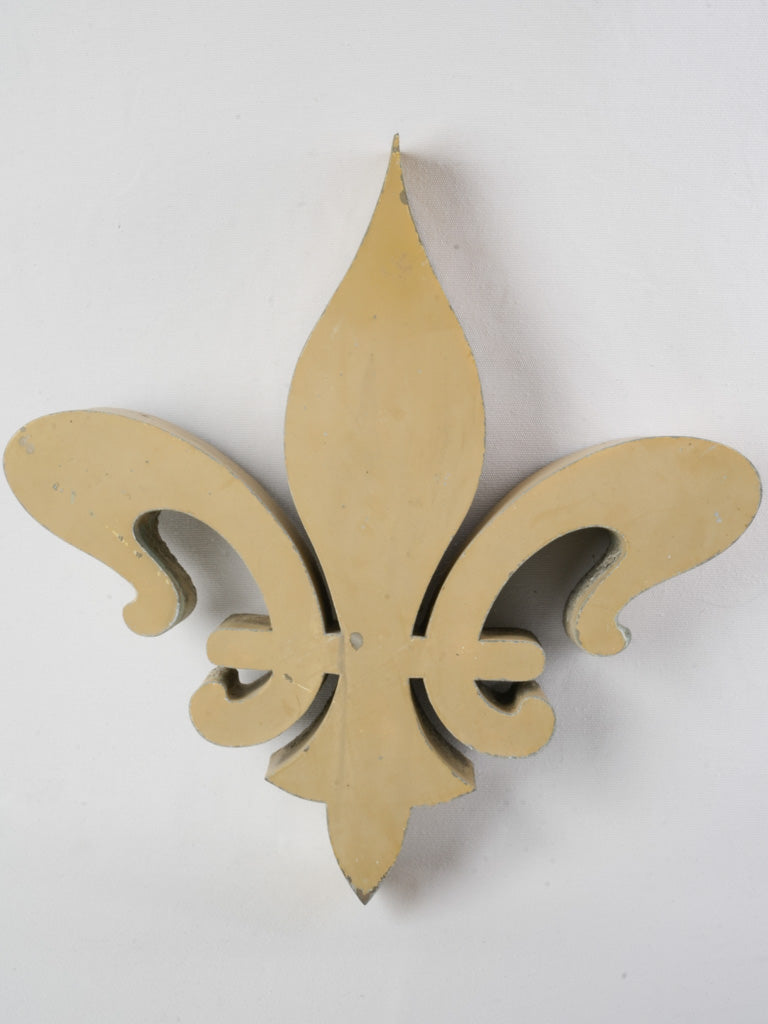 Elegant Art Nouveau cresting piece