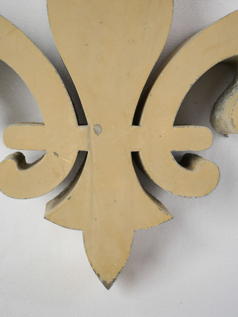 Whip-like zinc Art Nouveau detail
