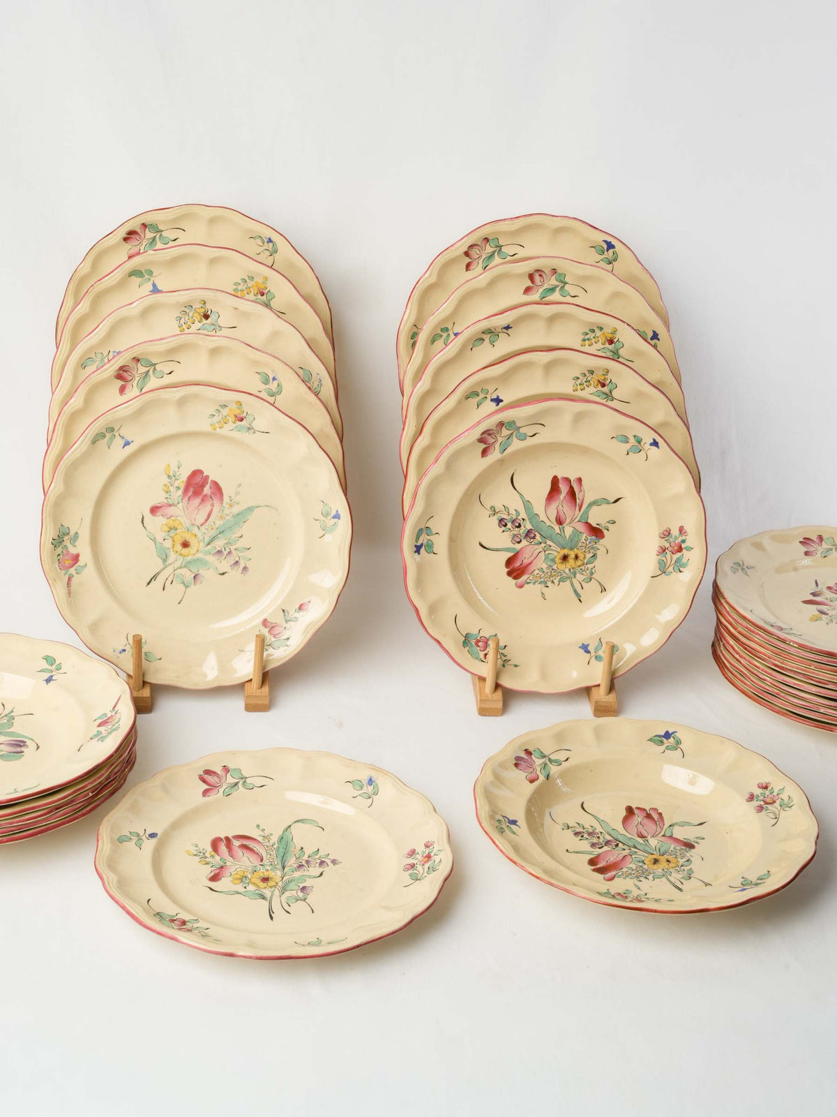 Beautiful Antique French Lunéville Floral Dinner Service in Pale Yellow,  27 Pieces