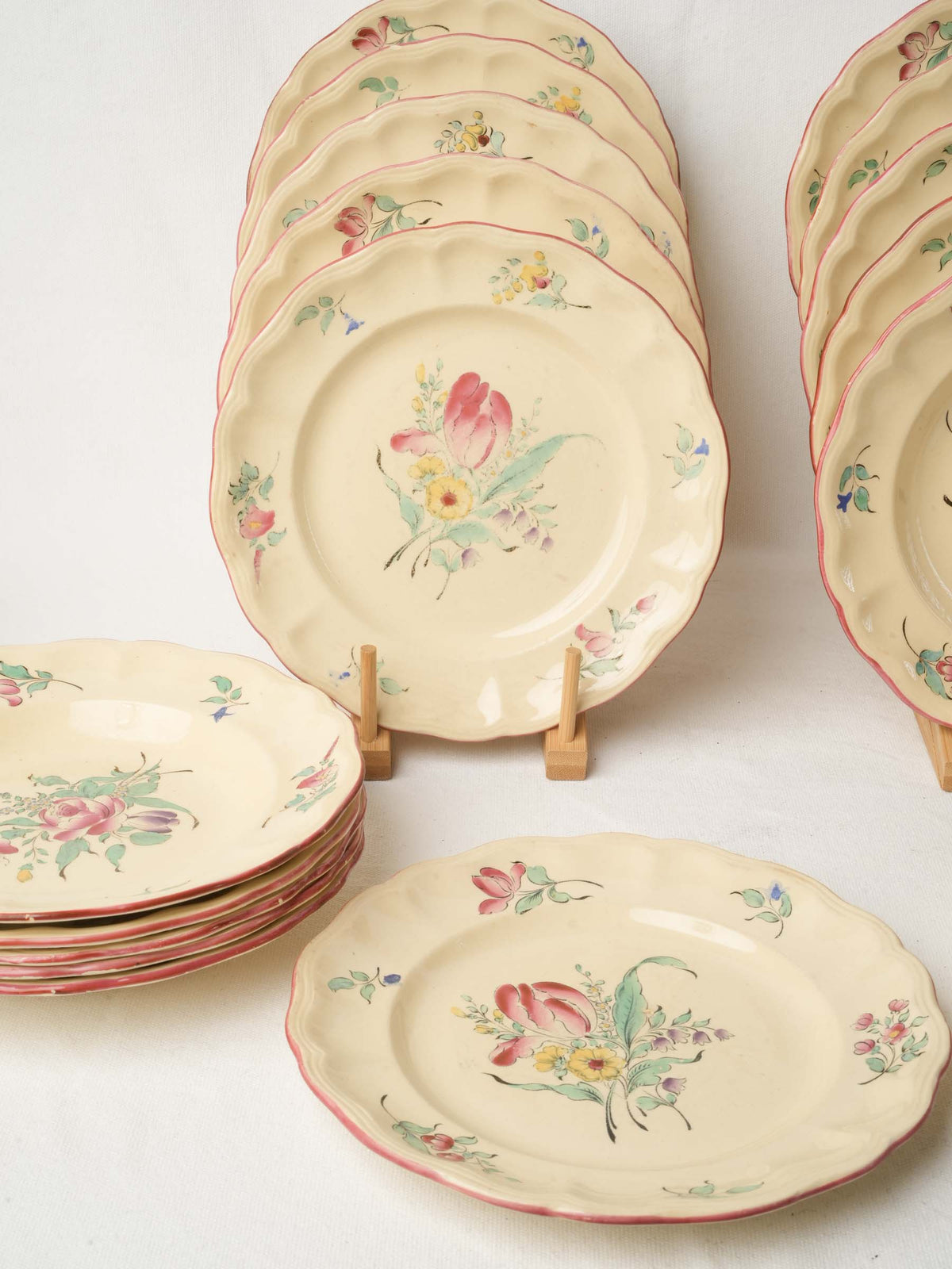 Beautiful Antique French Lunéville Floral Dinner Service in Pale Yellow,  27 Pieces