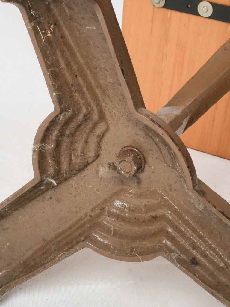 Timeless Art Deco table  