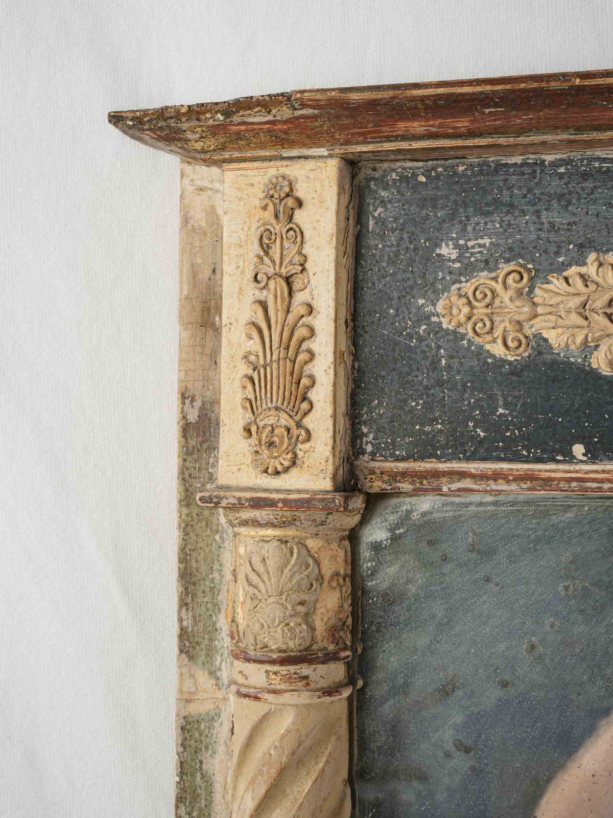 Early 19th-Century French Neoclassical Trumeau Mirror with Atmospheric Patina - 31" x 24½"