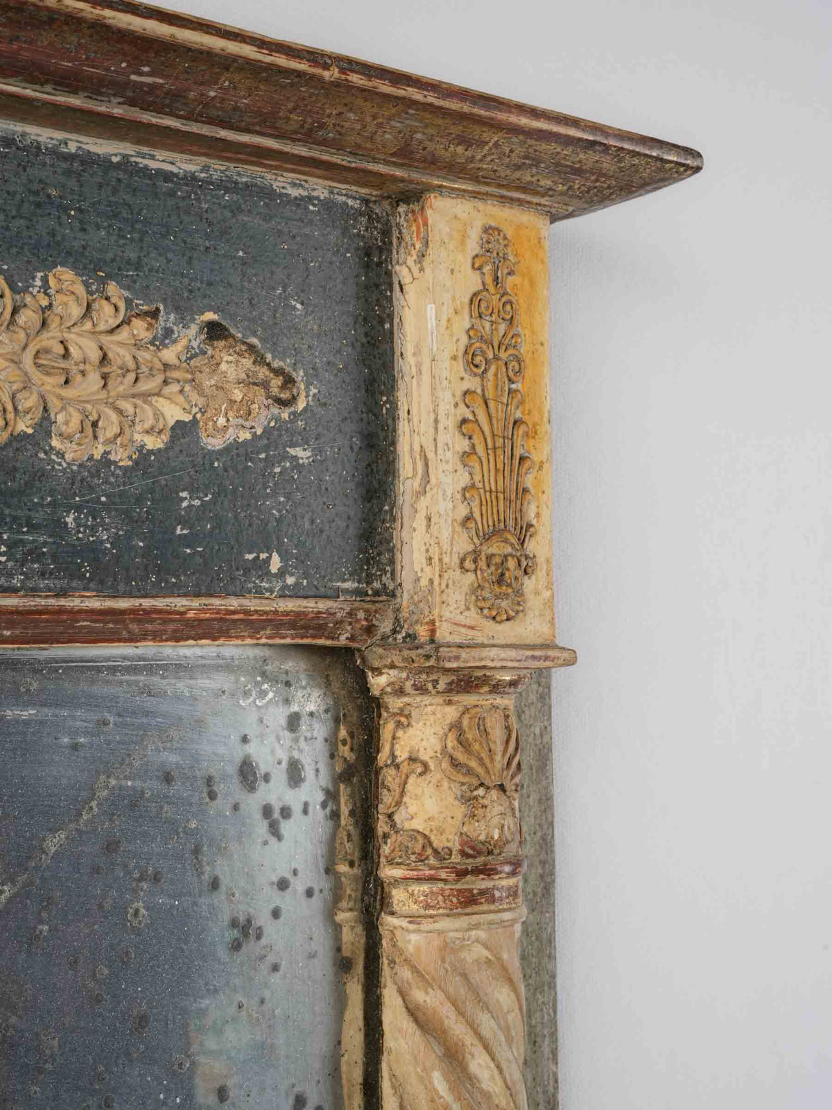 Early 19th-Century French Neoclassical Trumeau Mirror with Atmospheric Patina - 31" x 24½"