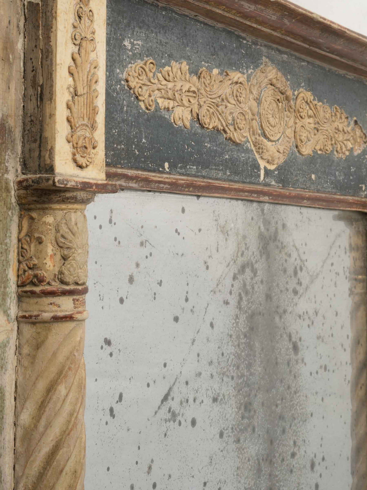 Early 19th-Century French Neoclassical Trumeau Mirror with Atmospheric Patina - 31" x 24½"