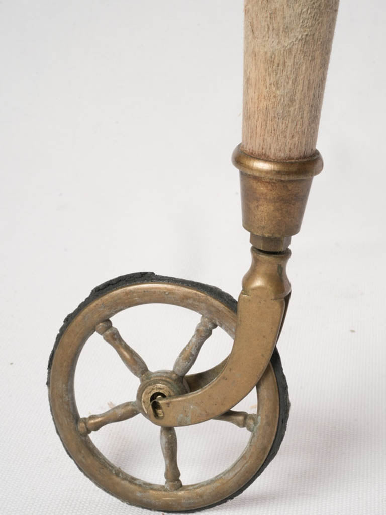 Authentic wormhole-marked dessert table 