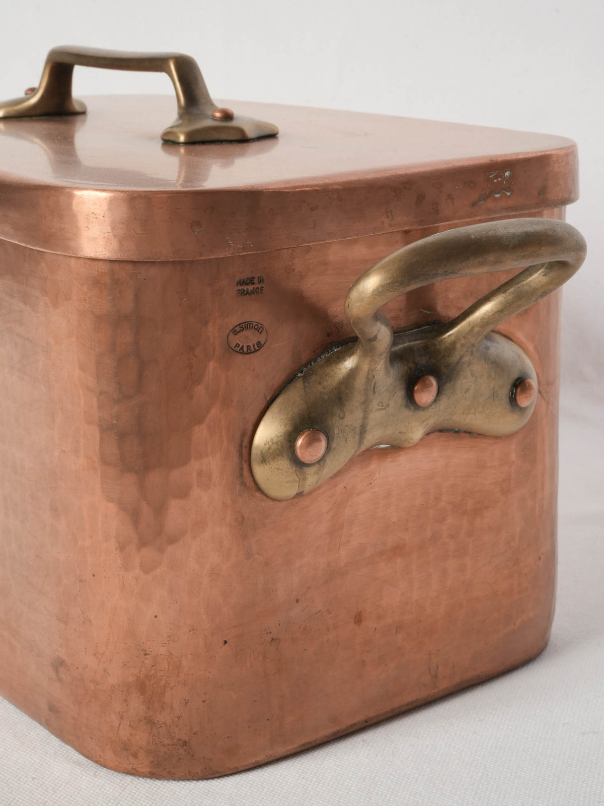 Large French Hammered Copper Daubière - A Simon Paris