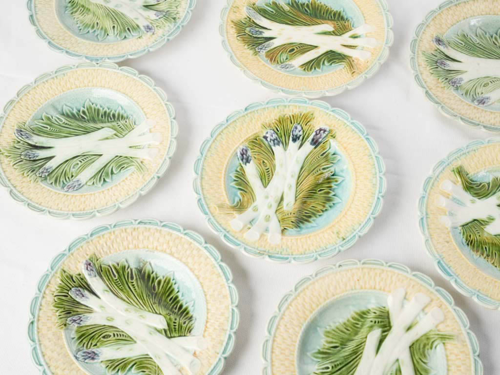 Decorative lush green leaf plates  