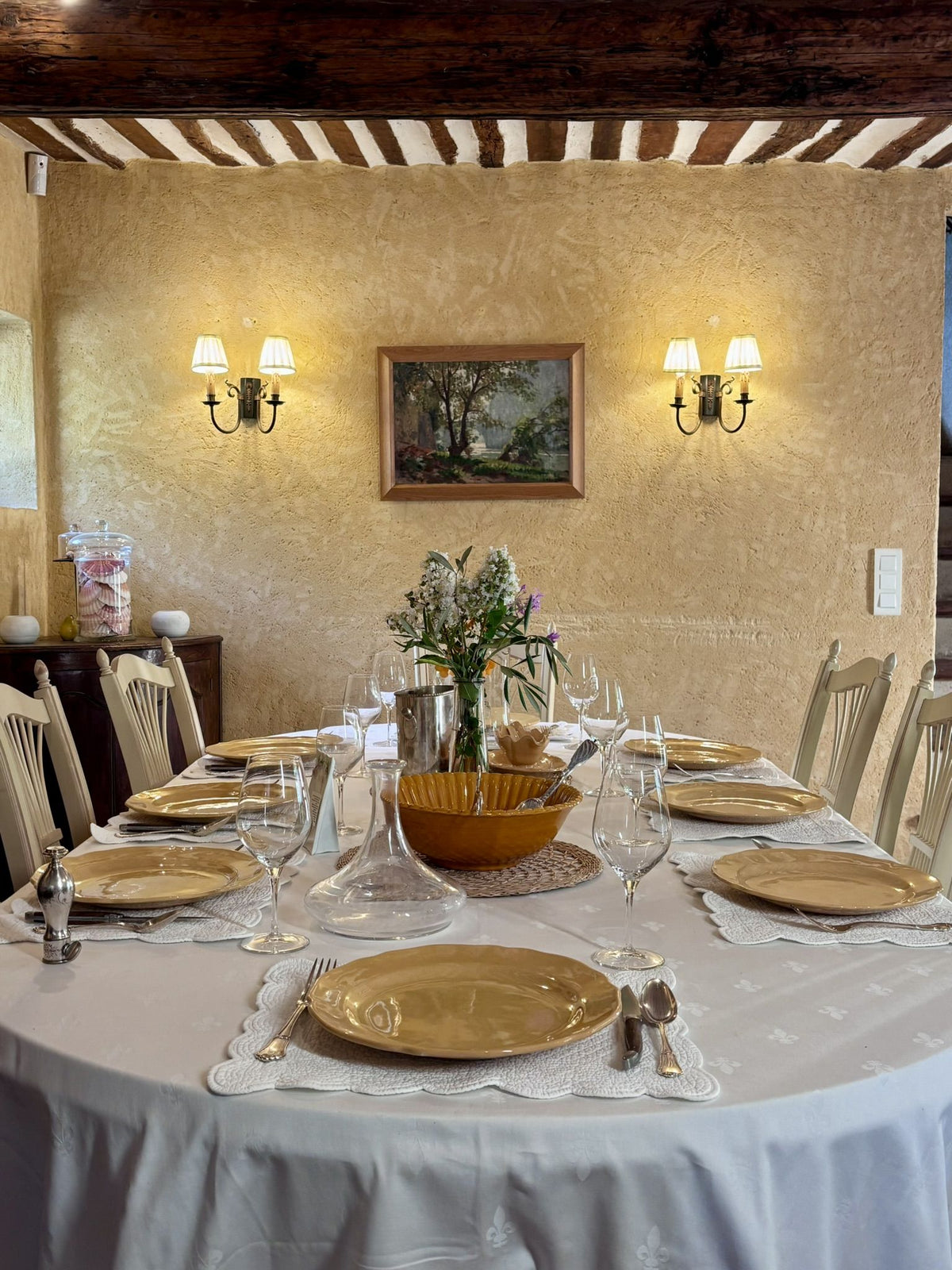 Set of 10 White Provençal Embroidered Placemats with Scalloped Edges 13¾" x 17¾"