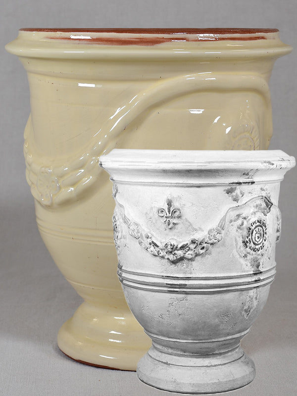 Off-white Anduze Urn