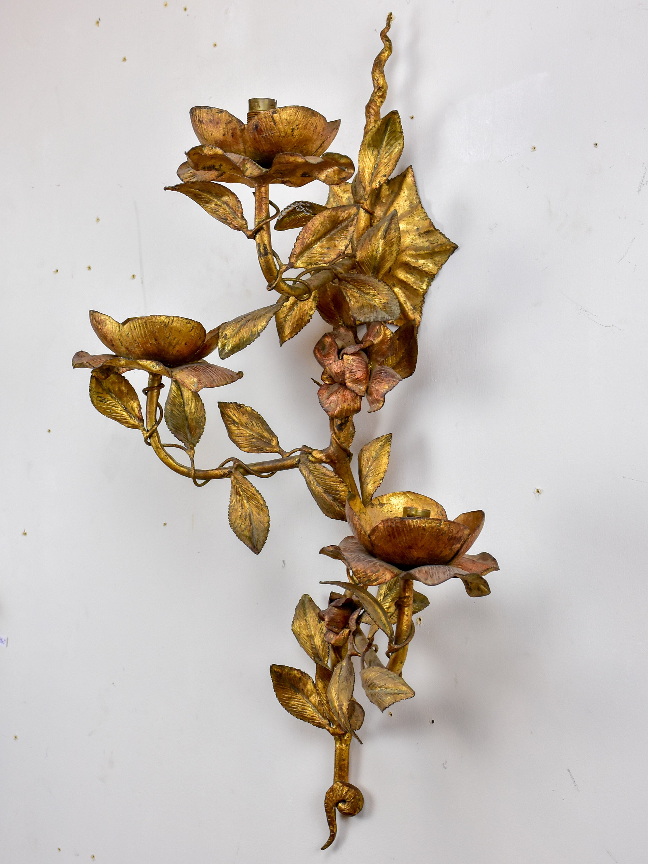 Large Mid-Century wall sconce decorated with roses