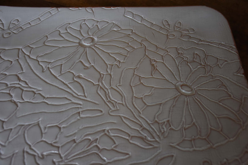 Rectangular platter with flower pattern