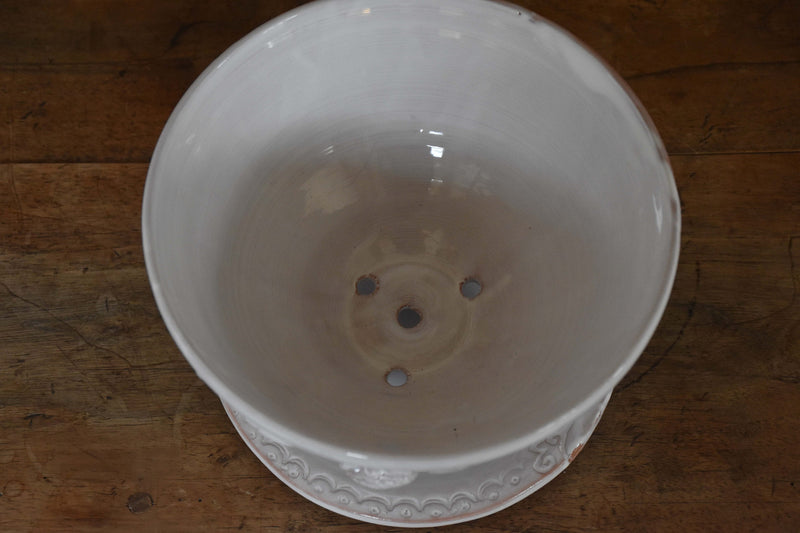Strawberry colander with round dish