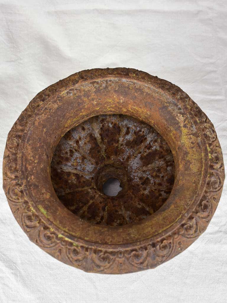 Nineteenth Century cast iron Medici urn 9½"