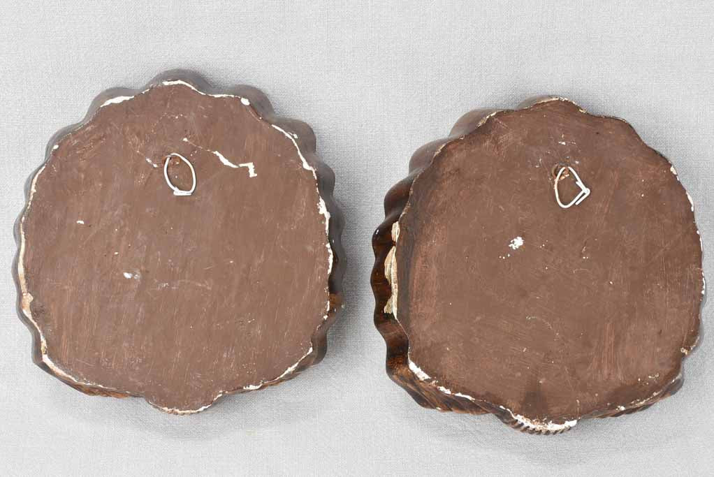 Pair of decorative shell sculptures - brown patina 9½"