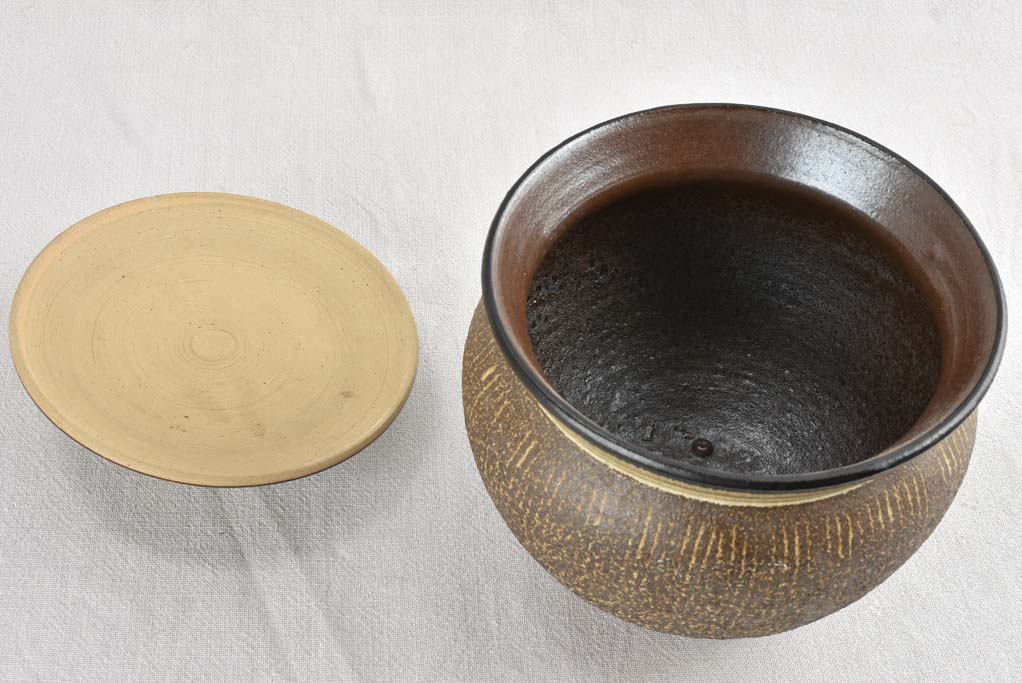 Vintage earthenware lidded pot 9"