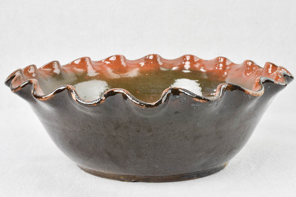Ceramic vintage bowl with unique features