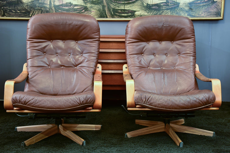 Pair of G mobel armchairs and foot rest