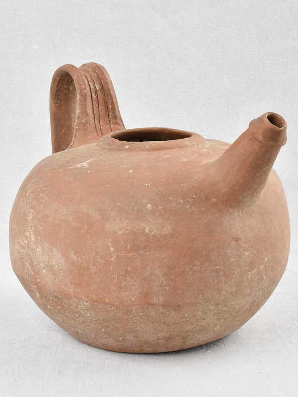 Nineteenth-century clay water cruche de tête