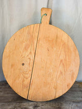 Round Italian Pine-Wood Cutting Board
