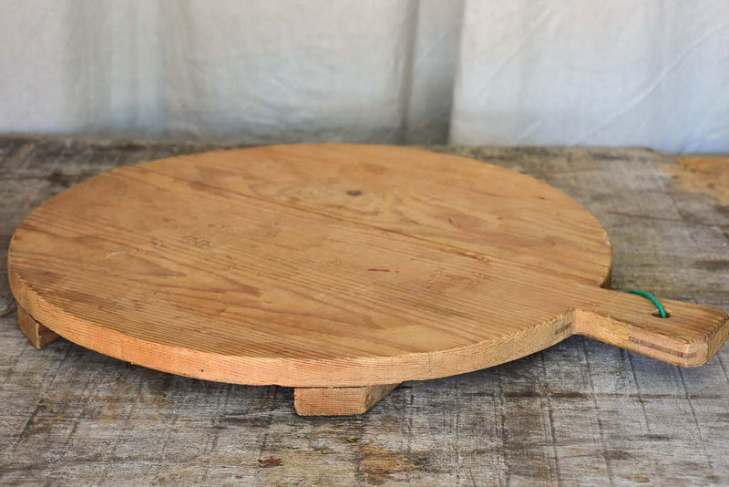 Round Italian Pine-Wood Cutting Board