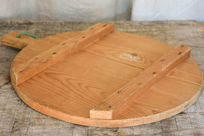 Round Italian Pine-Wood Cutting Board