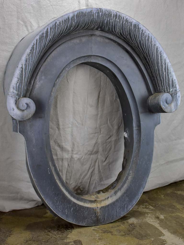Large 19th Century Oeil de boeuf window frame 35" x 43¼"