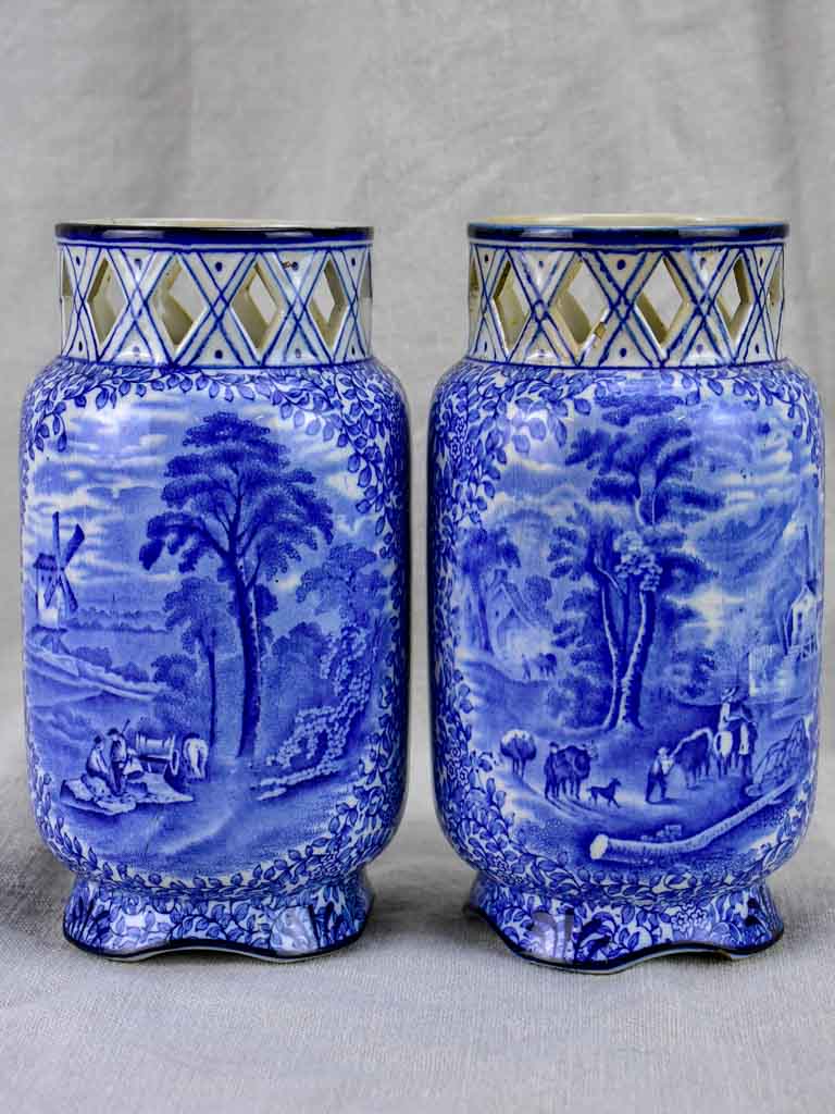 Pair of English vases with pretty diamond detail - Fenton