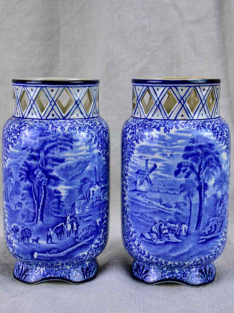 Pair of English vases with pretty diamond detail - Fenton