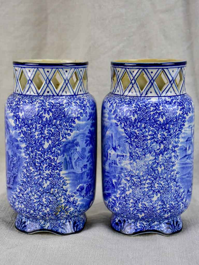Pair of English vases with pretty diamond detail - Fenton