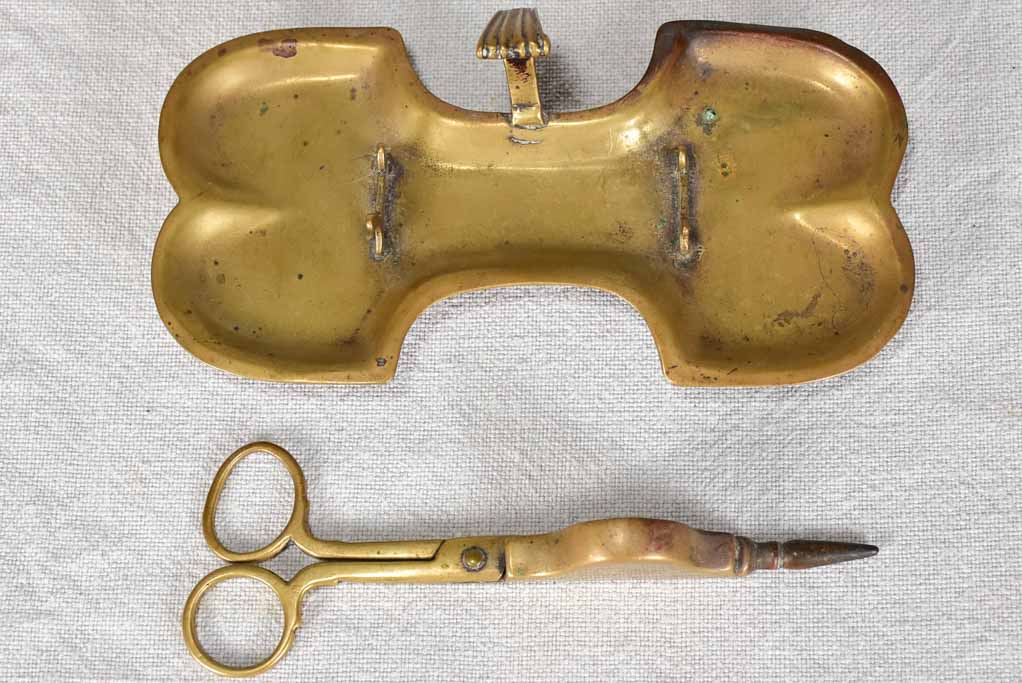 Original tray French candlesnuffer scissors
