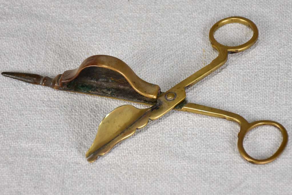 Historic French candle extinguishing tool