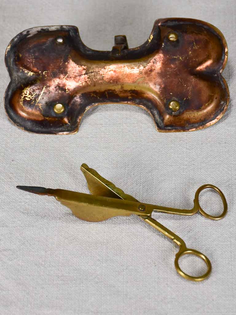 Eighteenth-century snuffer scissors with tray