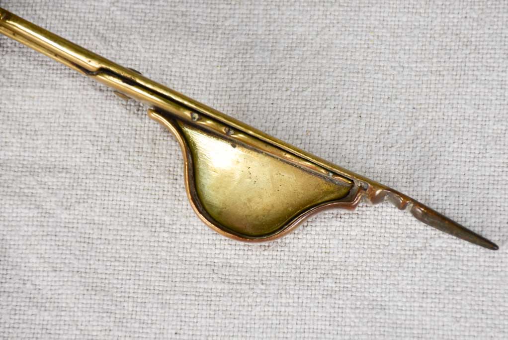 Classic bronze 18th century candlesnuffer