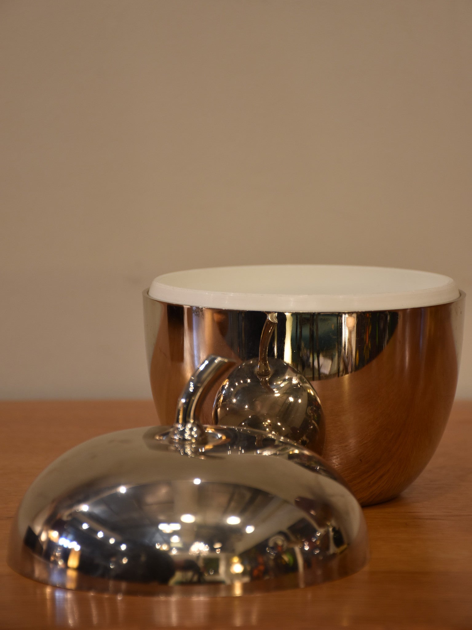 Apple shaped Freddotherm container – 1970’s Swisse