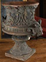 Medici urn, cast-iron, 19th-century with chimera