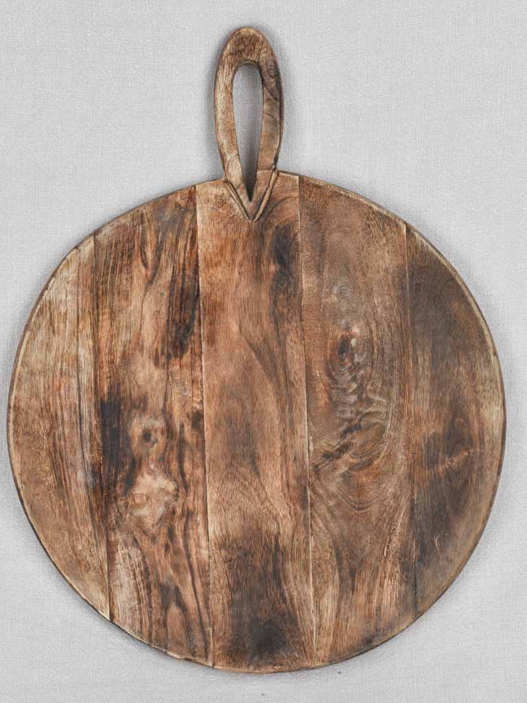 Round cutting board with leaf shaped handle 14½"