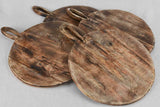 Round cutting board with leaf shaped handle 14½"