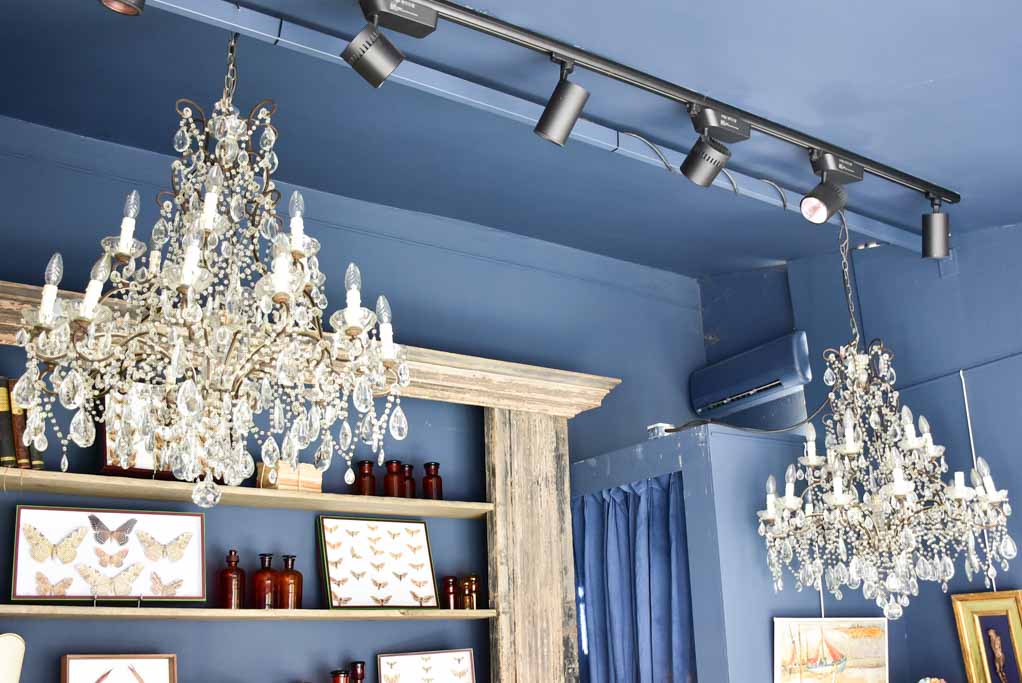 Pair of large early twentieth century Italian chandeliers with 18 lights 39½"