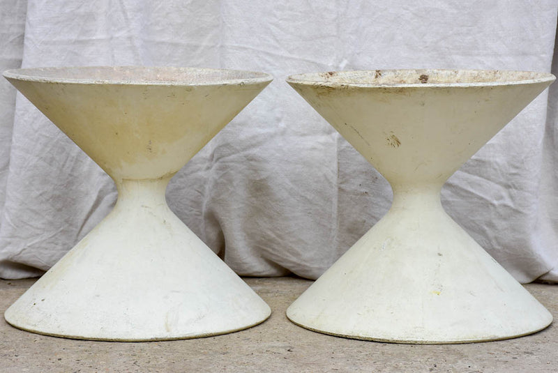 Rare pair of broad white Willy Guhl diabolo planters 18½"